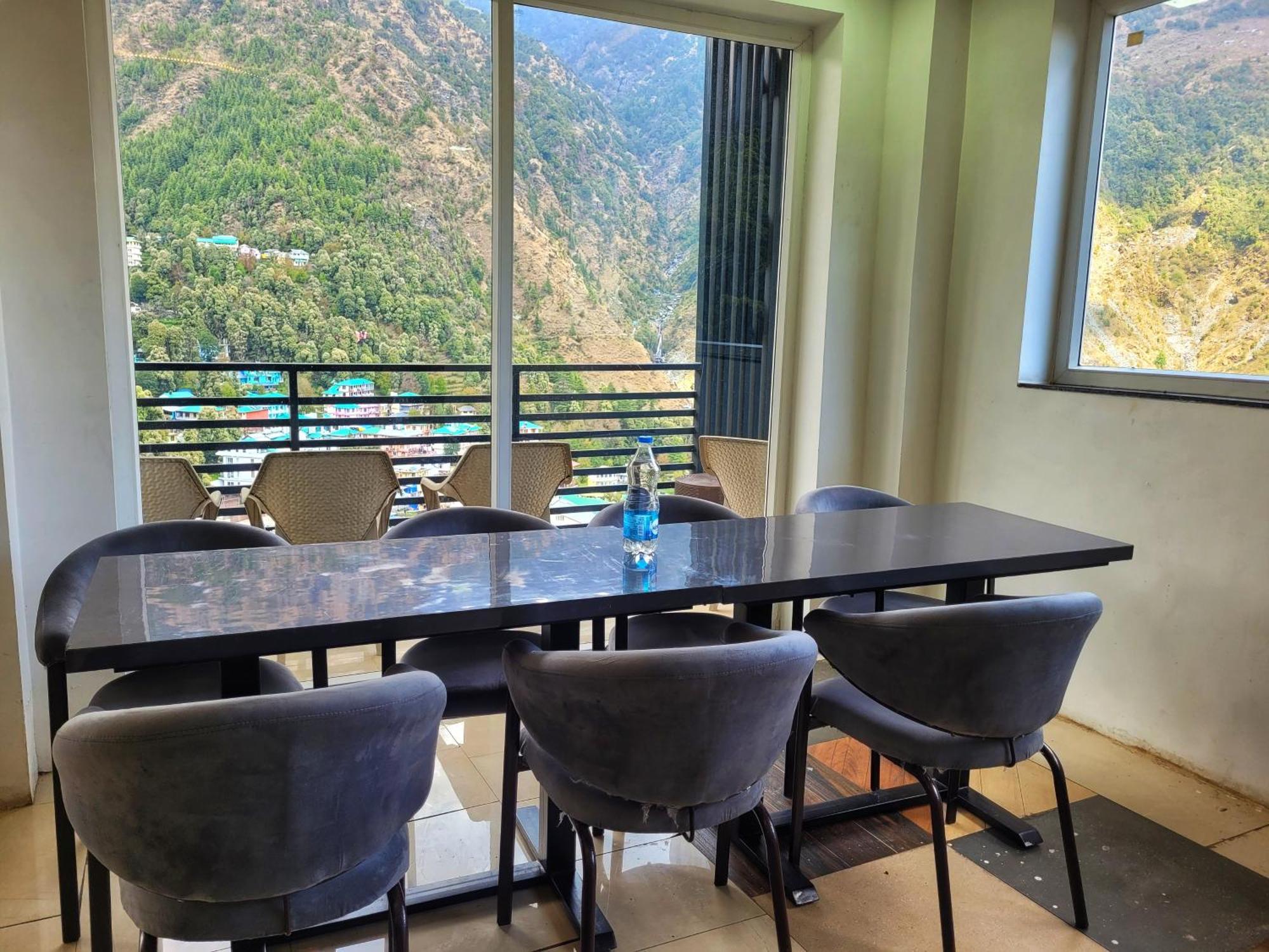 Rr Hotel & Resort Dharamshala Buitenkant foto
