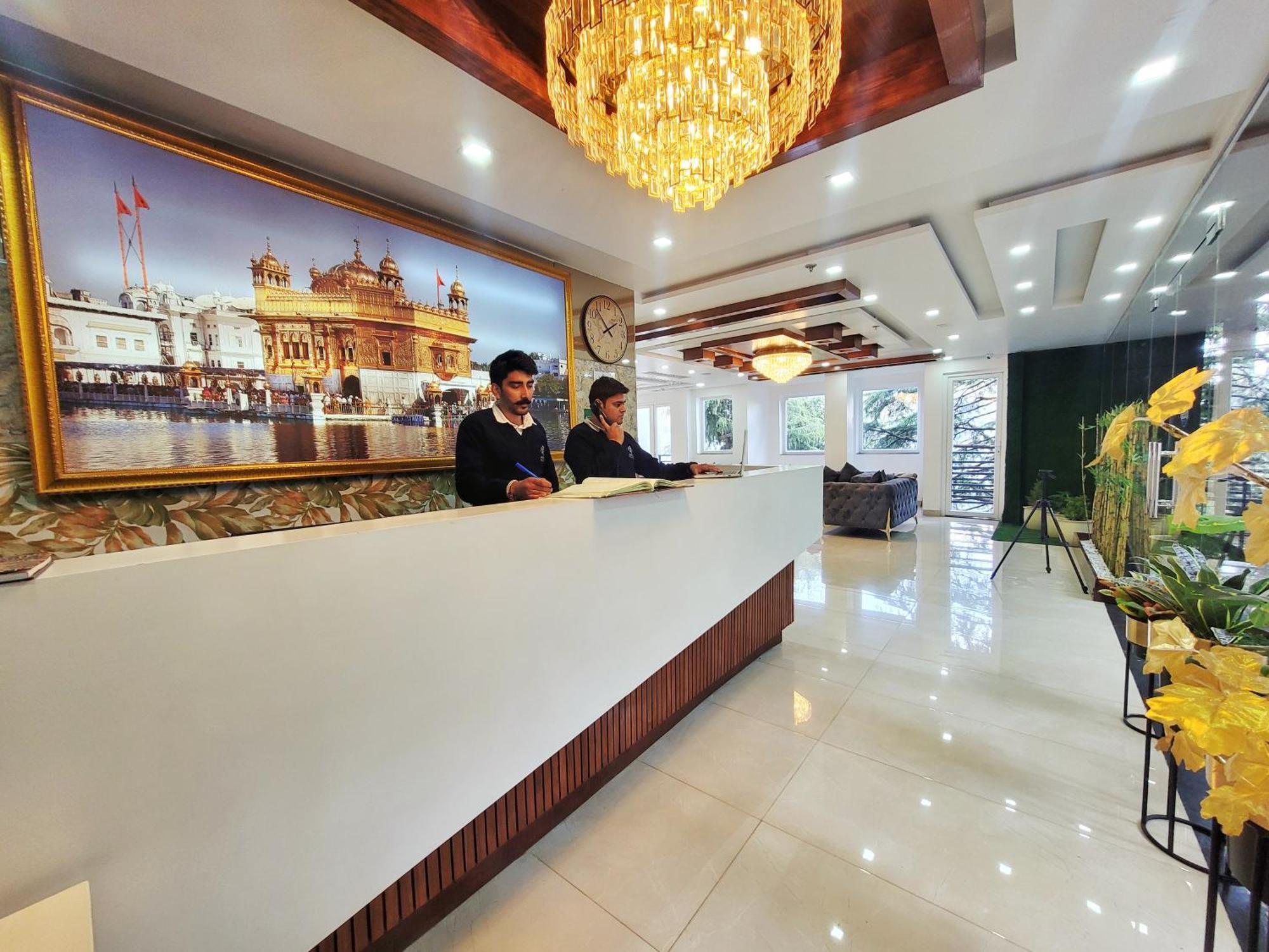 Rr Hotel & Resort Dharamshala Buitenkant foto