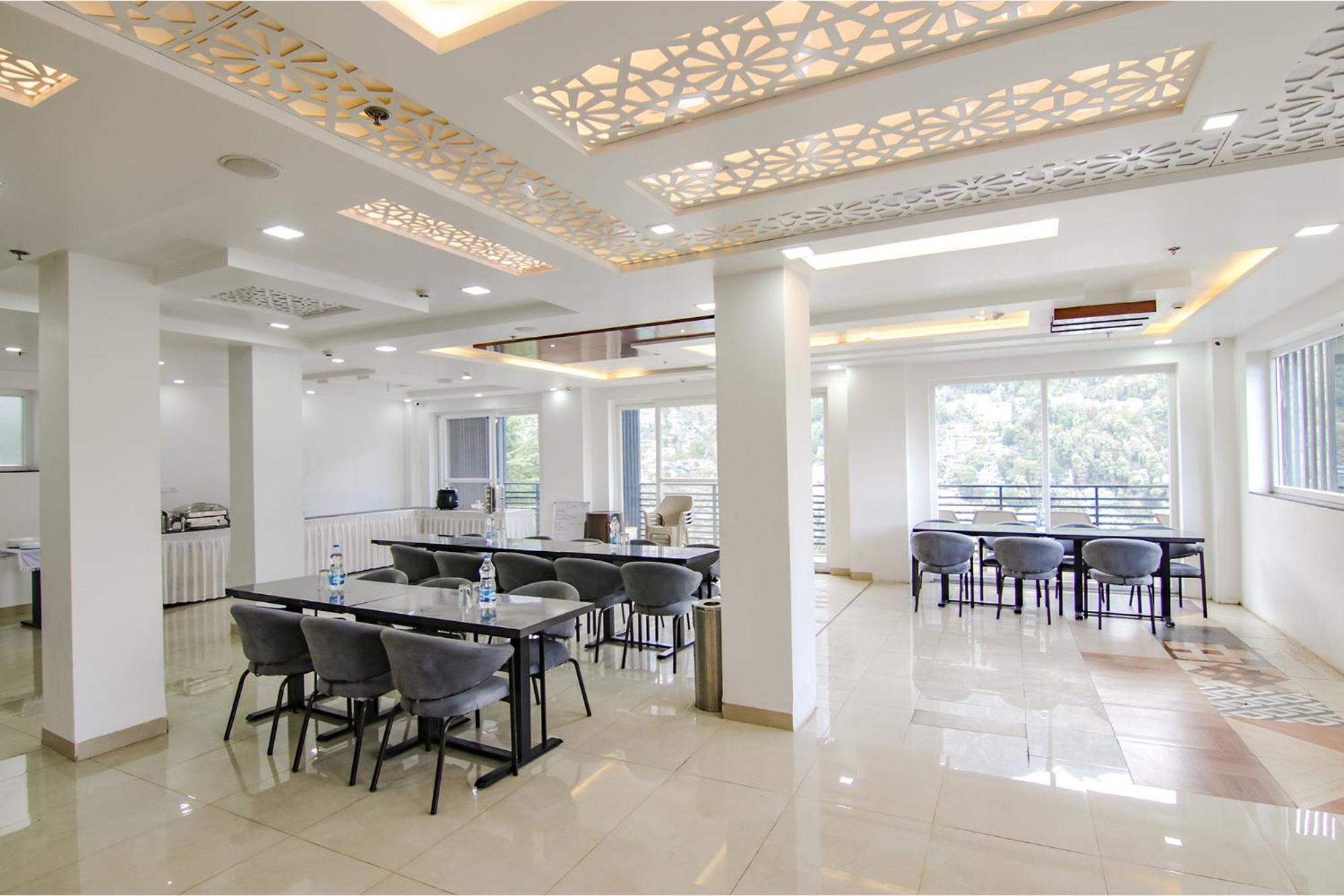 Rr Hotel & Resort Dharamshala Buitenkant foto